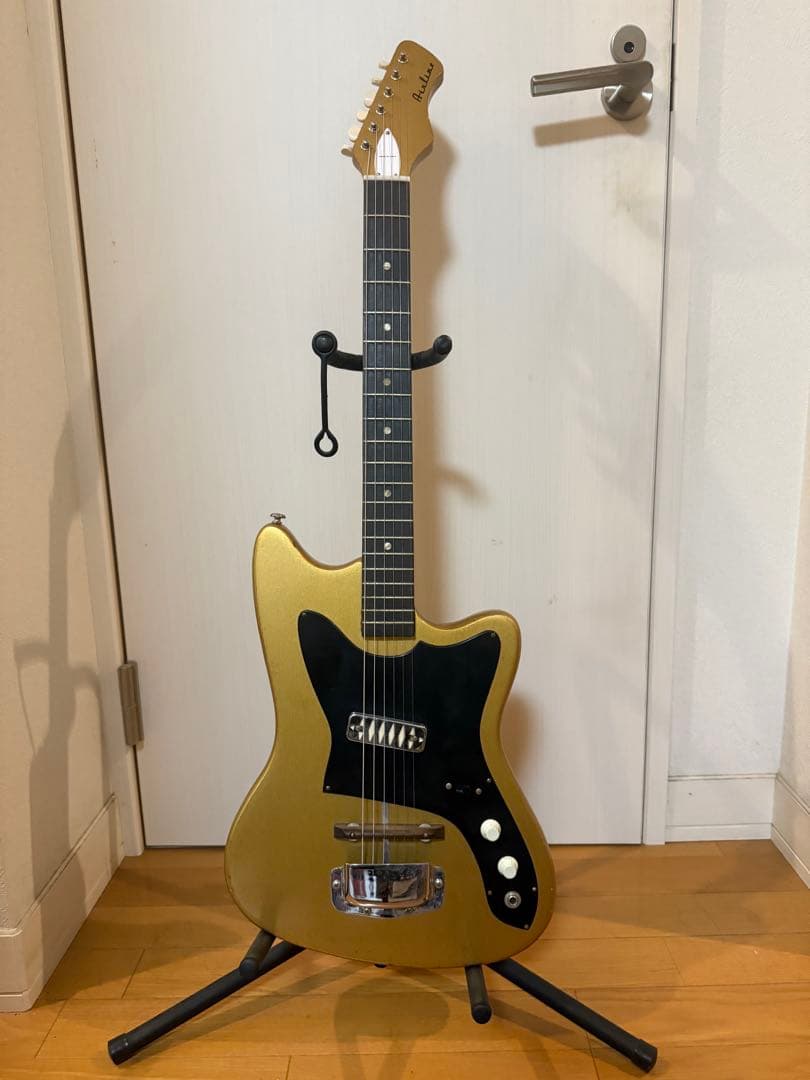 O*a様 Airline bobkat 60年代オリジナル　ビザールギター