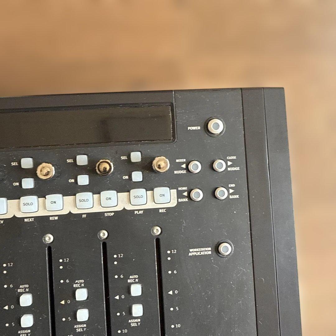 AVID Artist Mix コントローラー