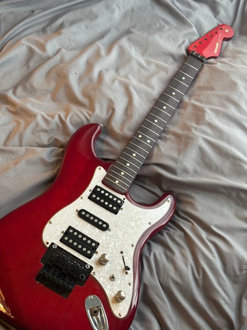 エレキギター　ストラトキャスターHSH
