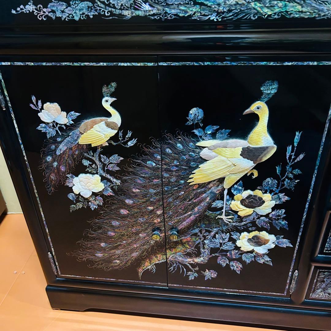 螺鈿細工キャビネット　箪笥　高級家具　孔雀　鶴　月　動物柄　韓国　中国　民芸家具