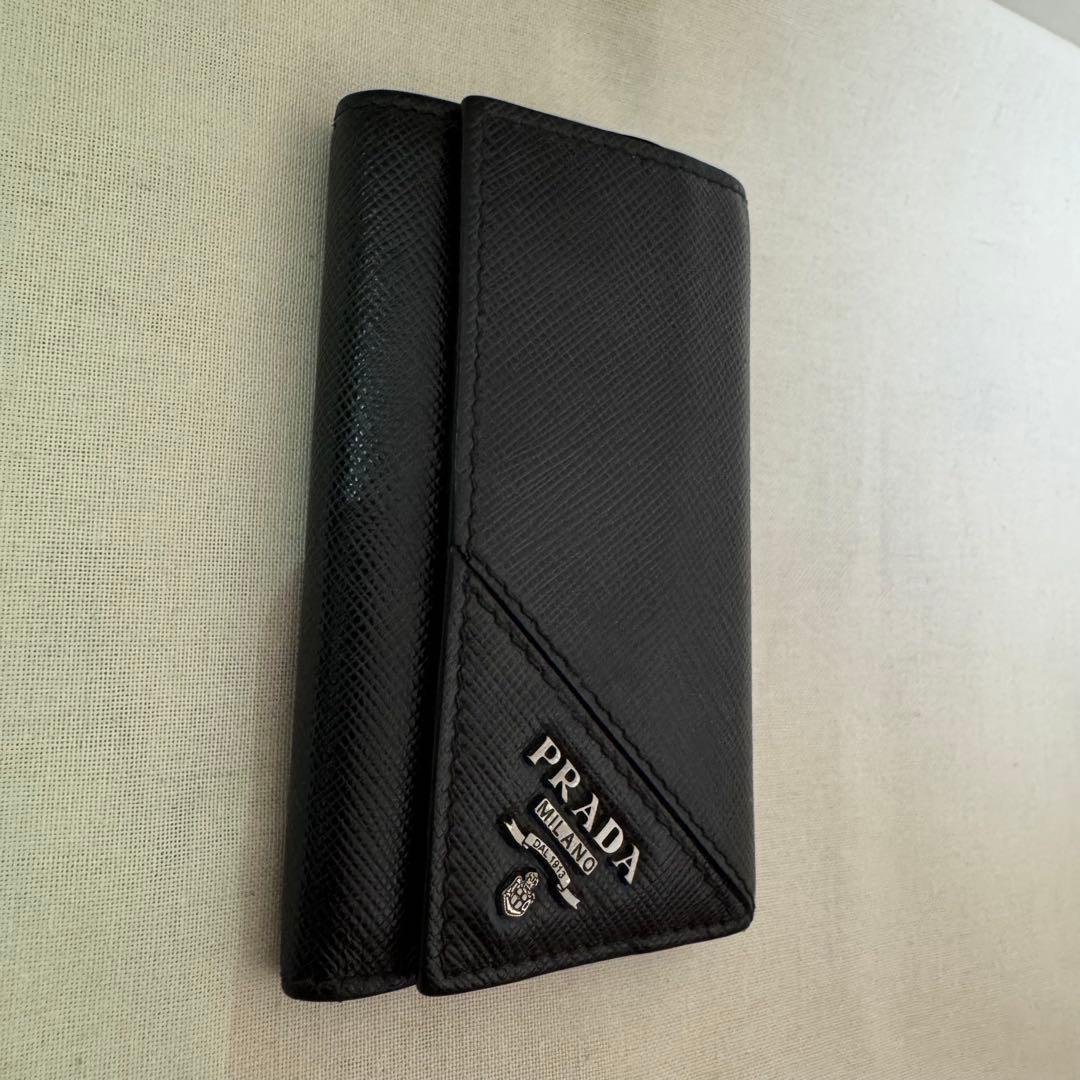 【美品】プラダ PRADAサフィアーノレザー 6連 金具ロゴ キーケース