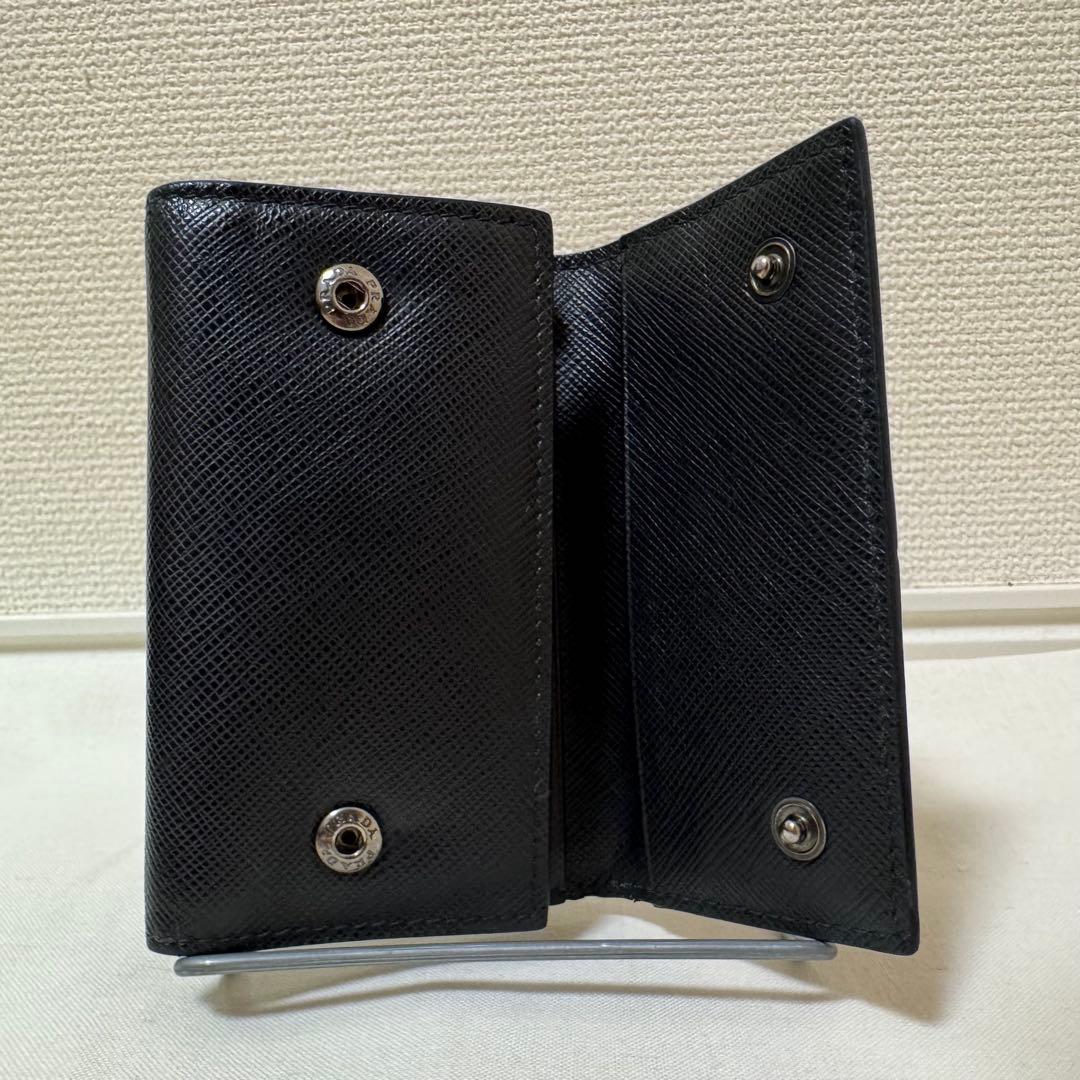 【美品】プラダ PRADAサフィアーノレザー 6連 金具ロゴ キーケース