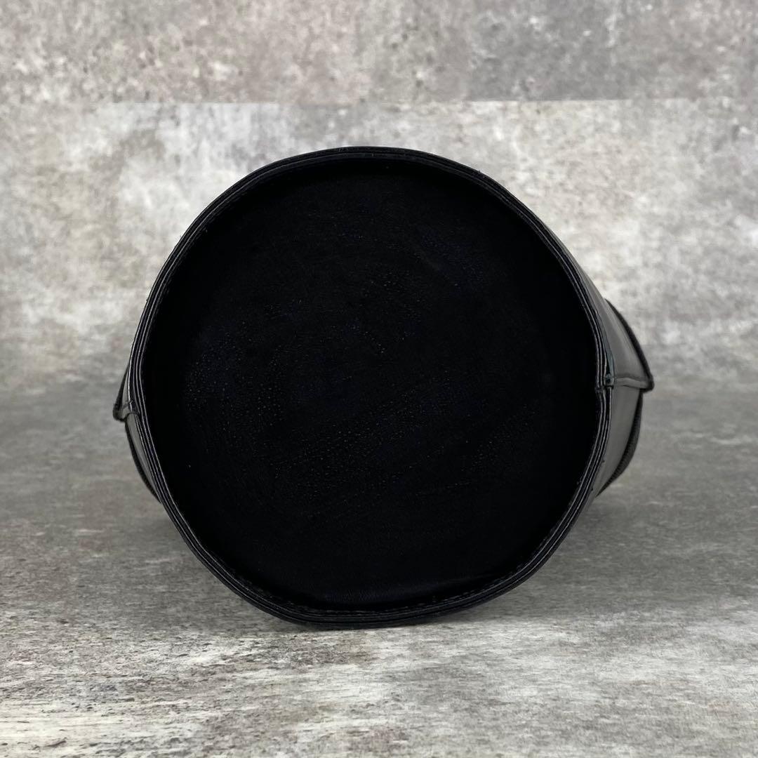 美品 フェラガモ ヴァラ金具 リボン バケツ型 レザーハンドバッグ ブラック 黒