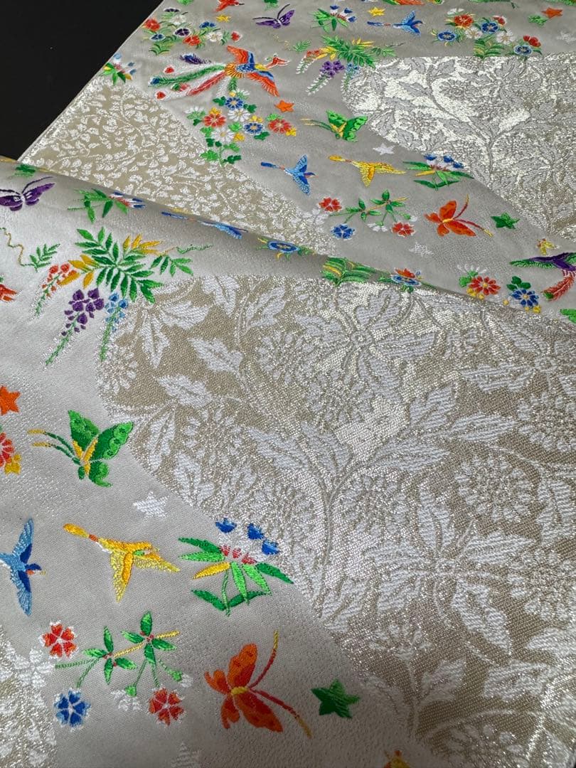 【銘品美品】西陣老舗機元「植山茂八織物」白地 唐織刺繍 紋織「花喰い鳥文図」