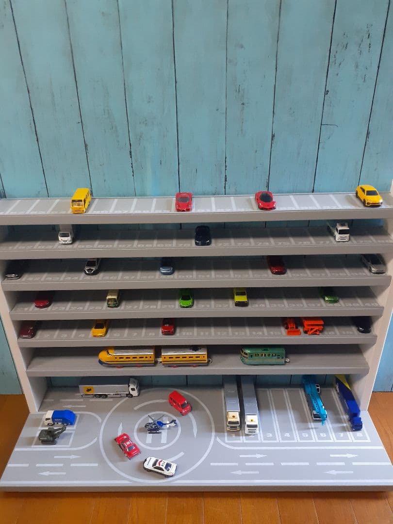 hanna♡子供服セール中1段目ロング　最新版自作トミカ110台プラレール