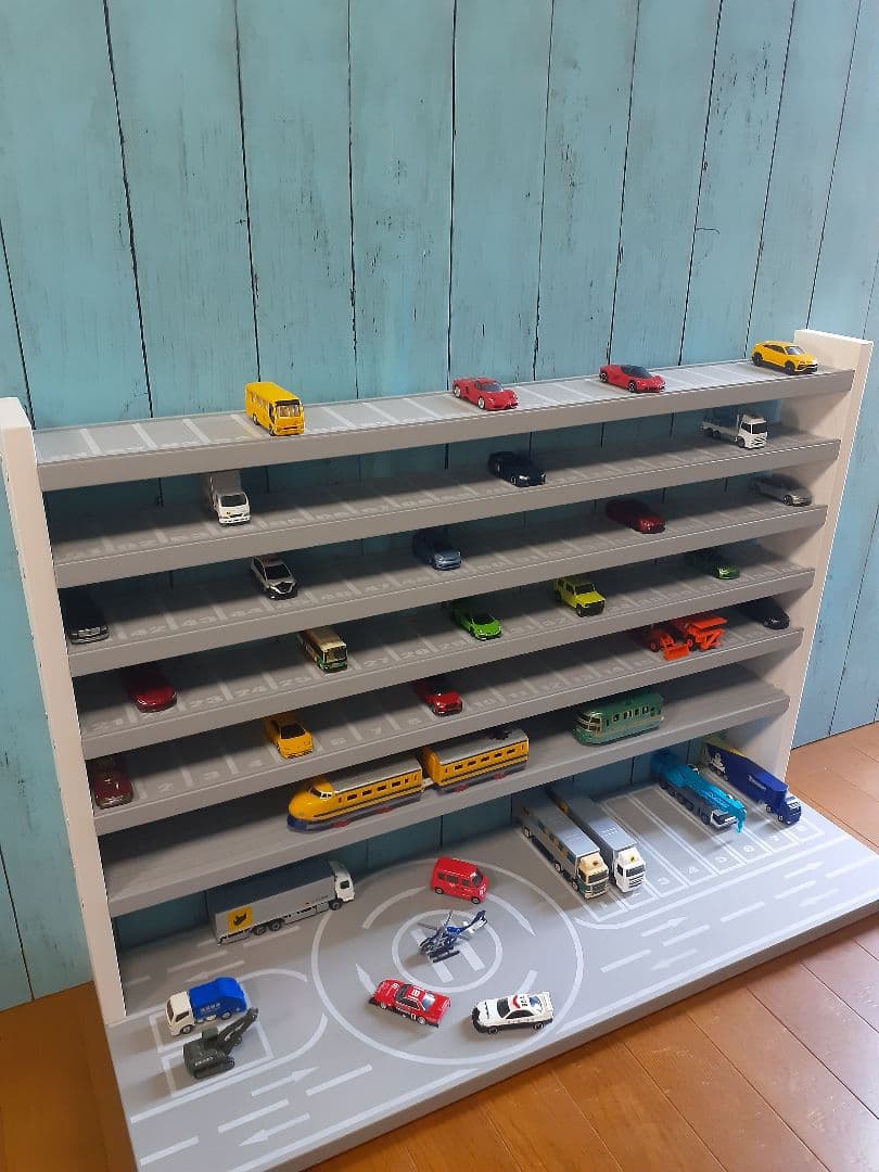 hanna♡子供服セール中1段目ロング　最新版自作トミカ110台プラレール