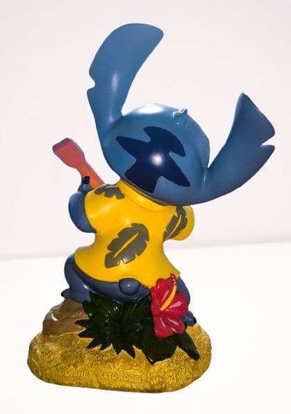 スティッチ ギター付きスタチュー – 加藤工芸（Hand Crafted）