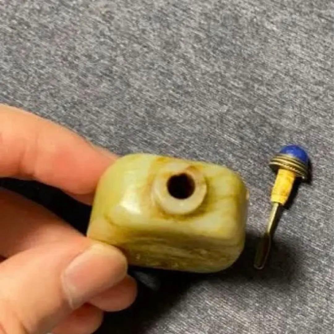 中国古美術品　雲龍文陽刻砡製鼻煙壷　玉石