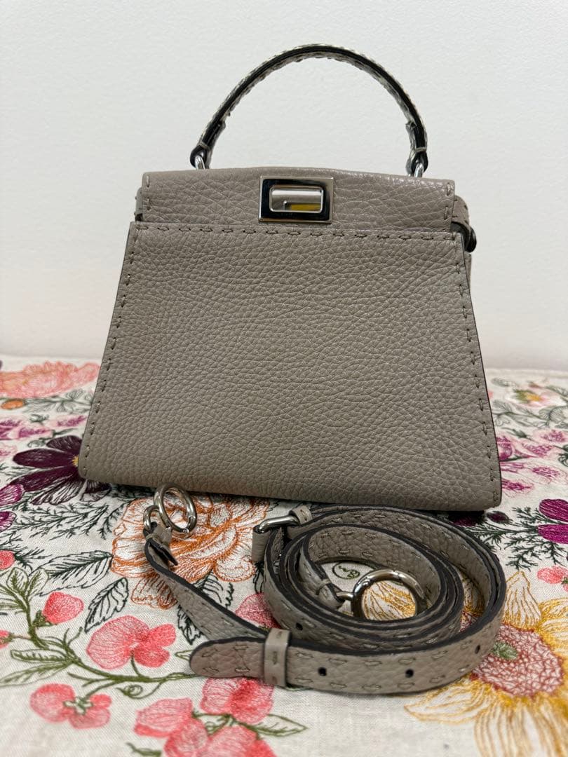 Nanana　FENDI ピーカブー　スモールサイズ　グレージュ