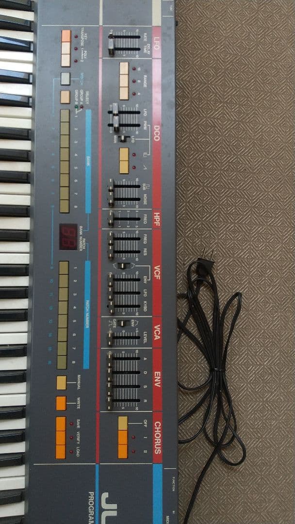 鍵盤楽器 Roland JUNO-106