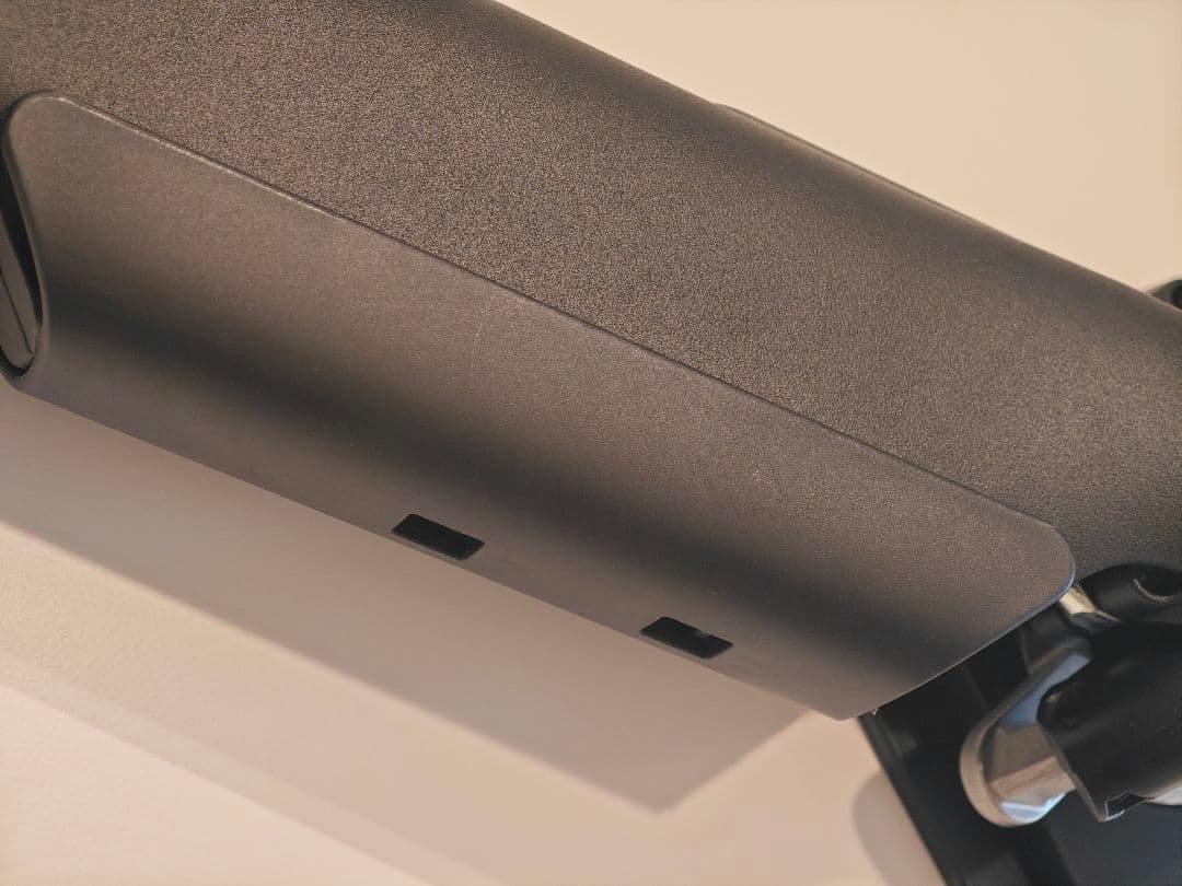 ハーマンミラー Flo X 大型／曲面モニター対応モニターアーム