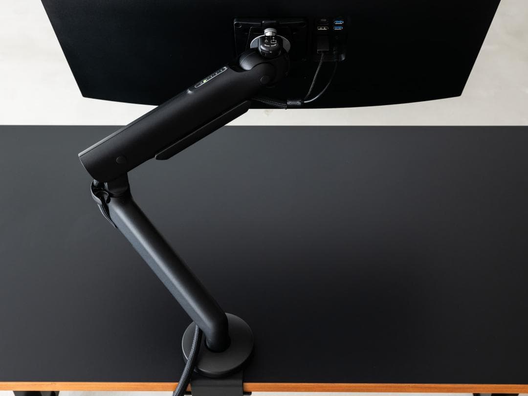 ハーマンミラー Flo X 大型／曲面モニター対応モニターアーム