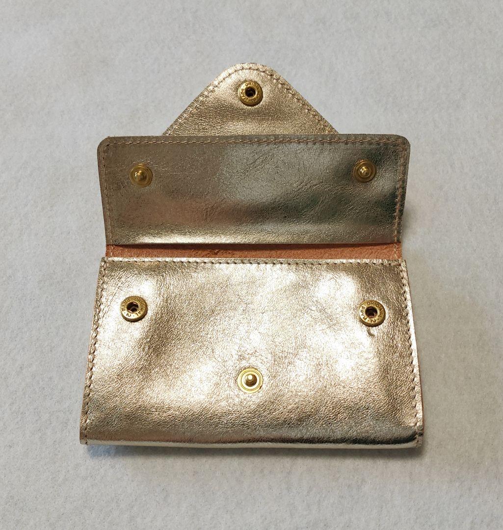 【新品】イルビゾンテ 二重フラップ ケース カード入れ プラチナ ゴールド