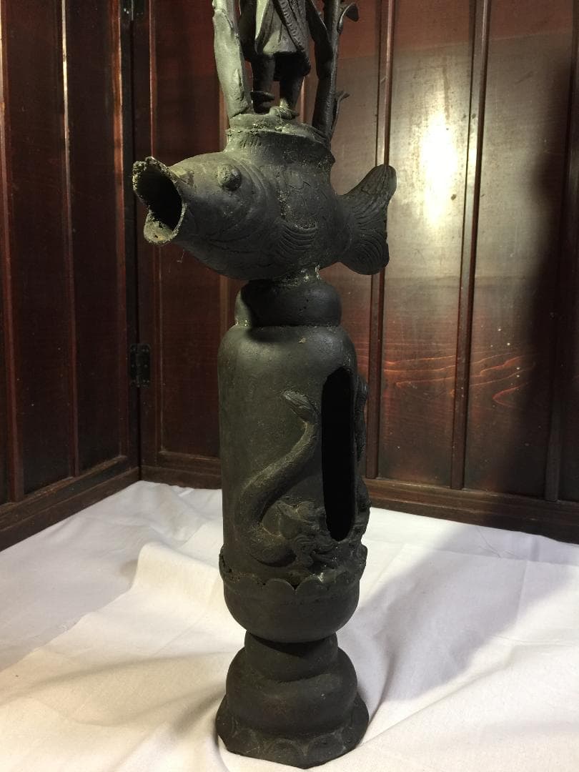 2026年、貴重な大変古い手作りの仏像です。