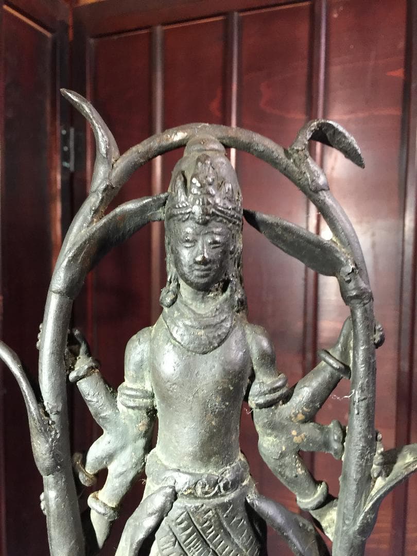 2026年、貴重な大変古い手作りの仏像です。