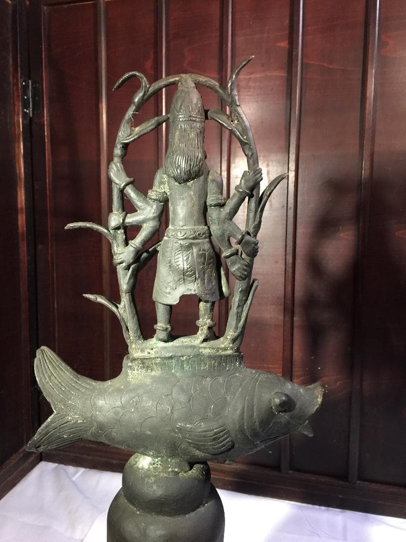 2026年、貴重な大変古い手作りの仏像です。