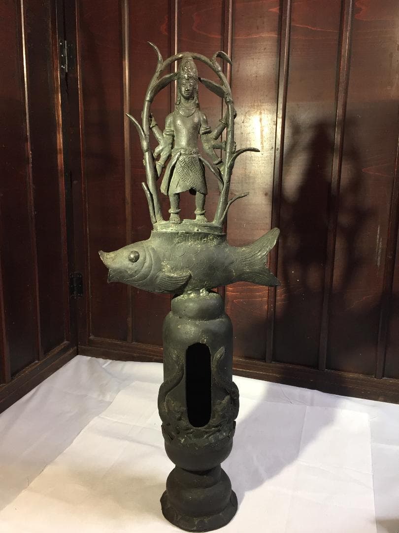 2026年、貴重な大変古い手作りの仏像です。