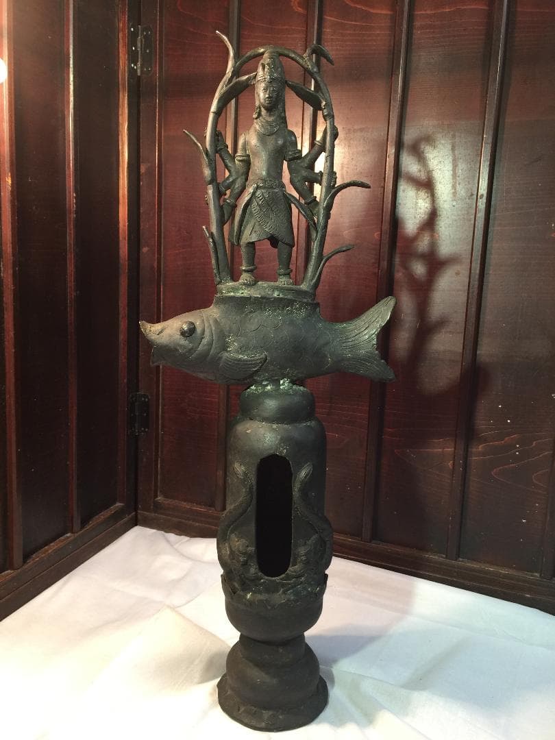 2026年、貴重な大変古い手作りの仏像です。