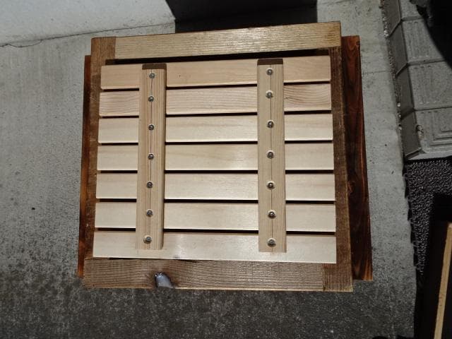 分蜂間近！！観察用窓付き、サイドドア開閉式、日本蜜蜂巣箱、日本ミツバチ巣箱、