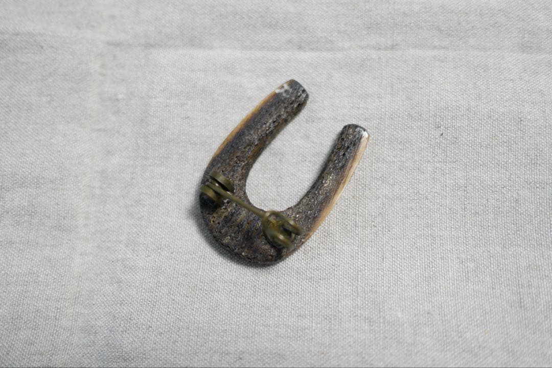 45rpm 蹄鉄モチーフ　ブローチ　新品