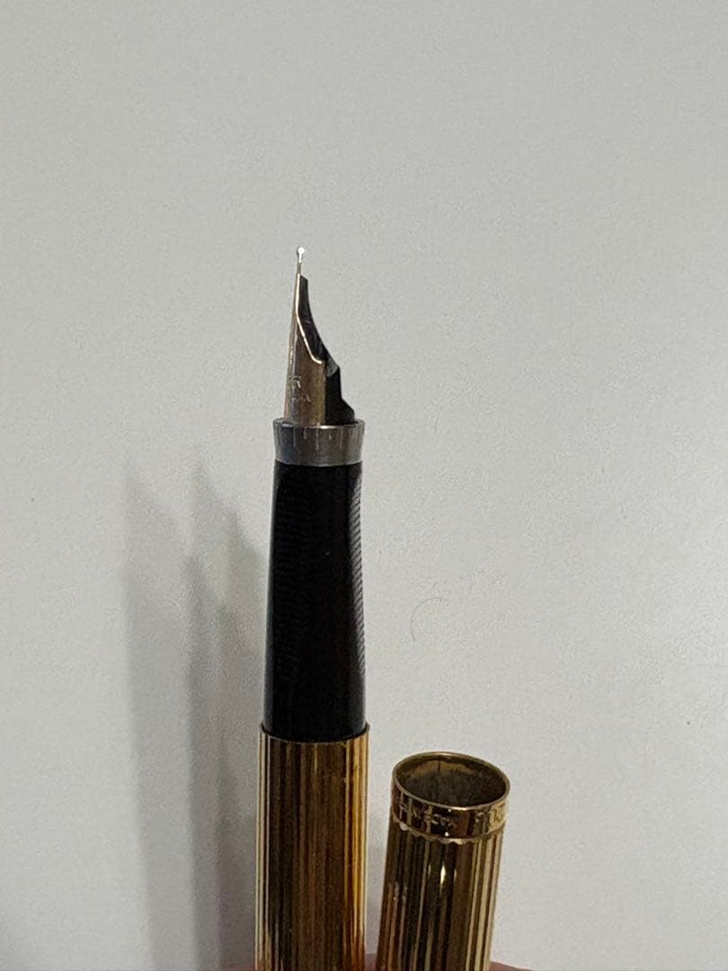 Parkerのゴールドの万年筆とボールペン