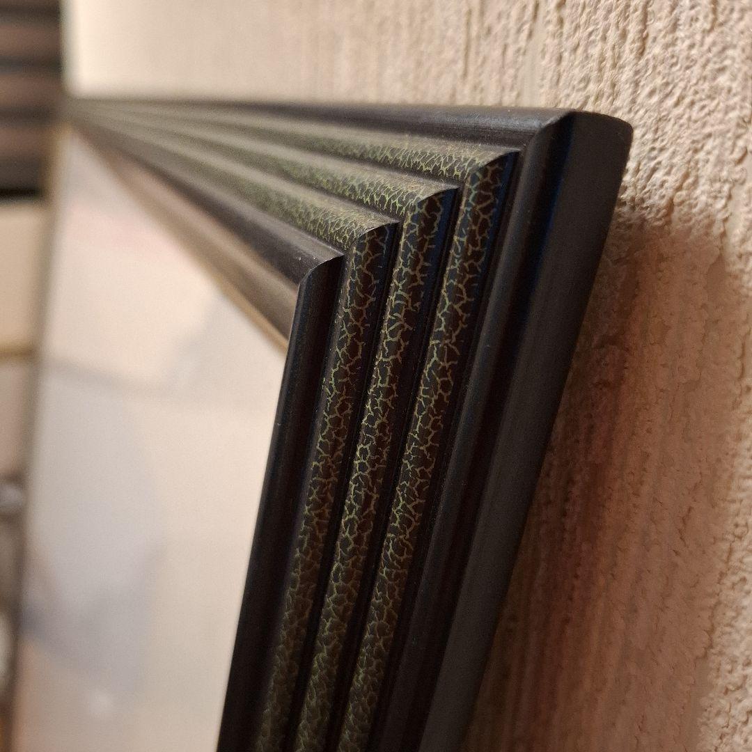 黒い木製額縁　黄緑色ひび割れ加工85.8×109.8 　厚み2.5㎝ 水彩画額縁
