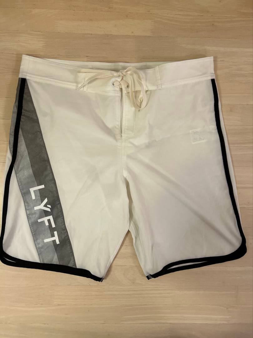 【最終価格】10/4迄。LYFT【Ｌサイズ】ステージショーツ　サーフパンツ