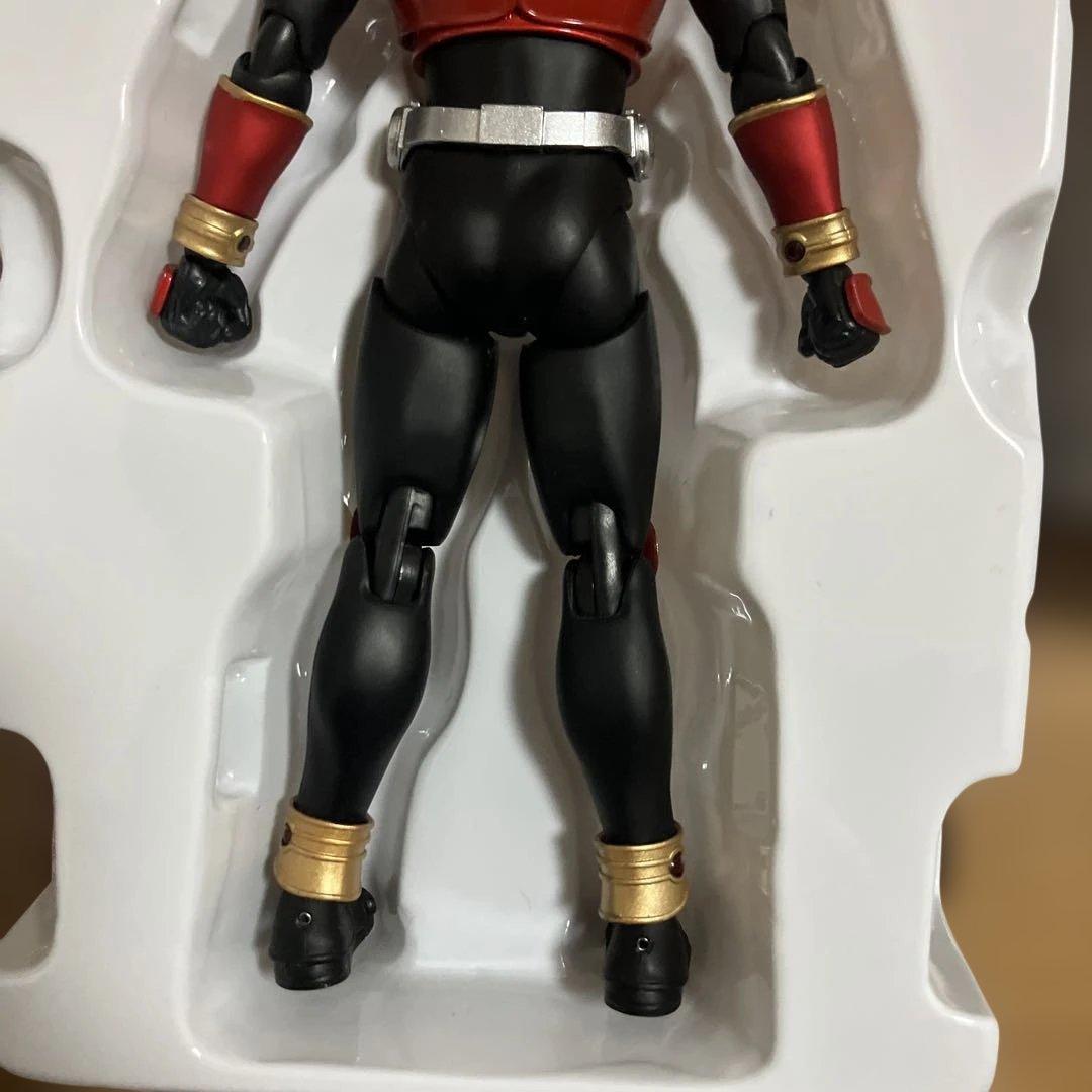フィギュアーツ 真骨彫 仮面ライダークウガ　マイティフォーム