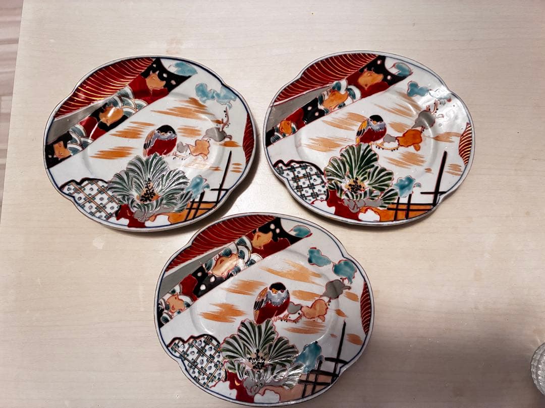 有田焼　古伊万里様式　染錦手（そめにしきて）花鳥地紋様江戸時代3枚セット