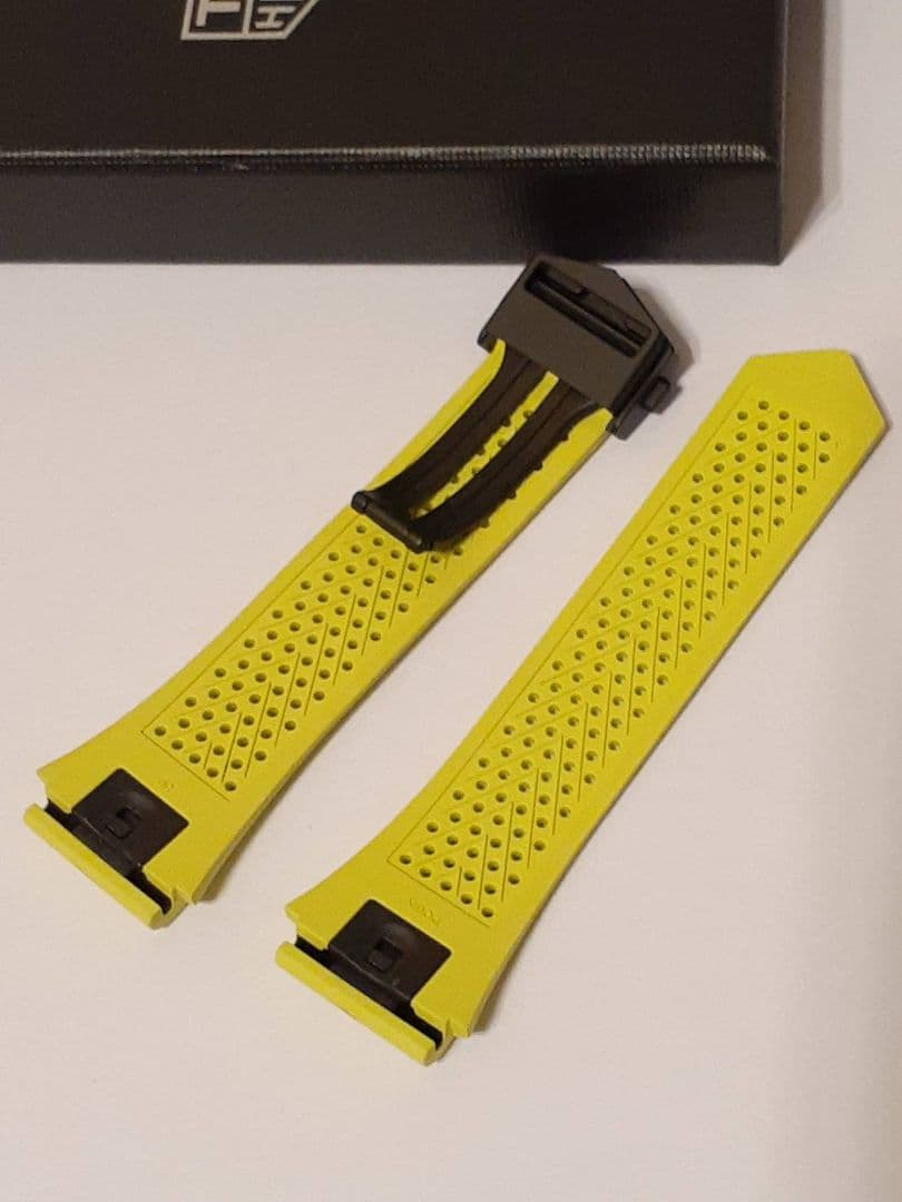 未使用　タグホイヤー 純正 コネクテッド　45mm用　ラバーベルト イエロー