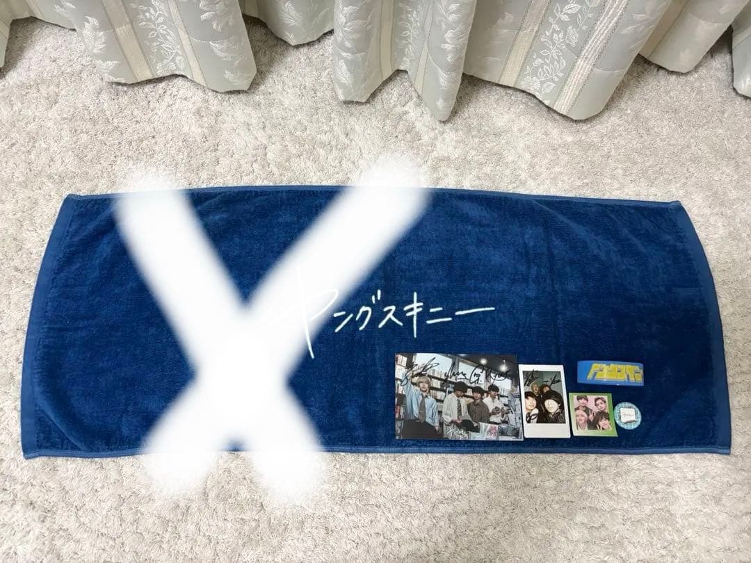 ヤングスキニー　タオル　サイン入りチェキと写真　 ラバーバンド　缶バッチ