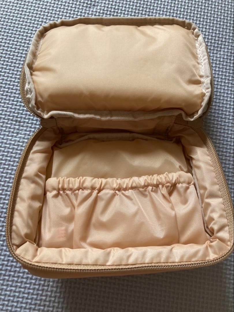 ハローキティポーチ