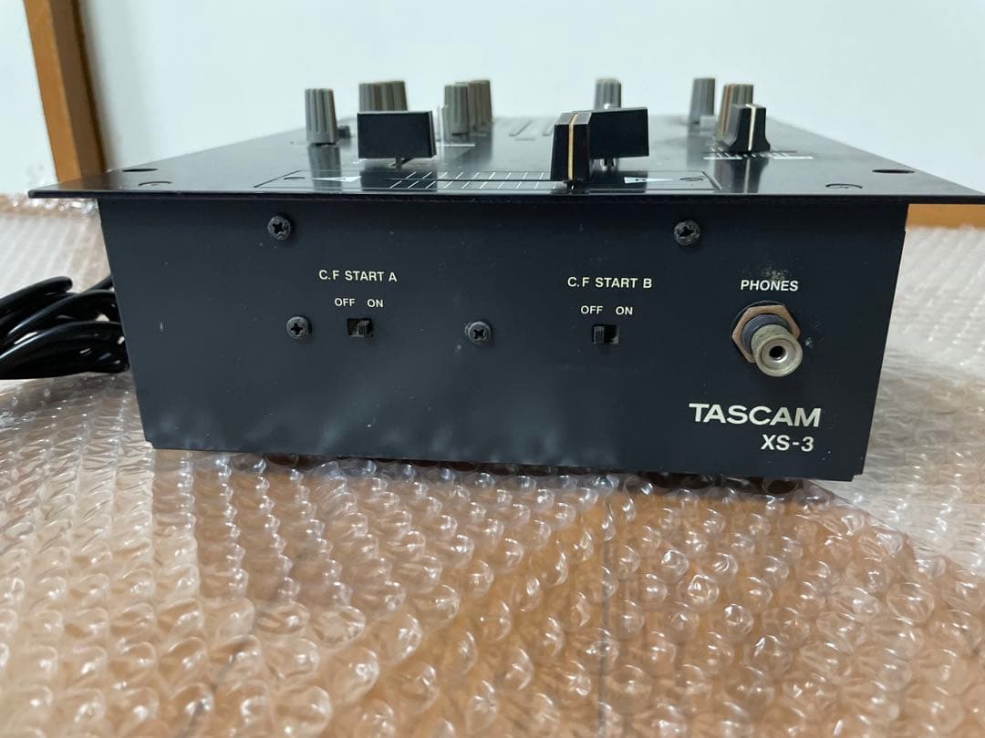 TASCAM プロフェッショナルDJミキサー XS-3