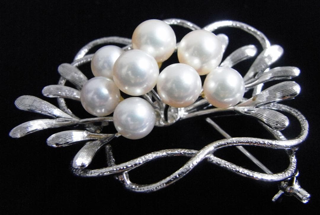 Moon★925シルバー(銀製)★本真珠ブローチ（アコヤ真珠)１０粒