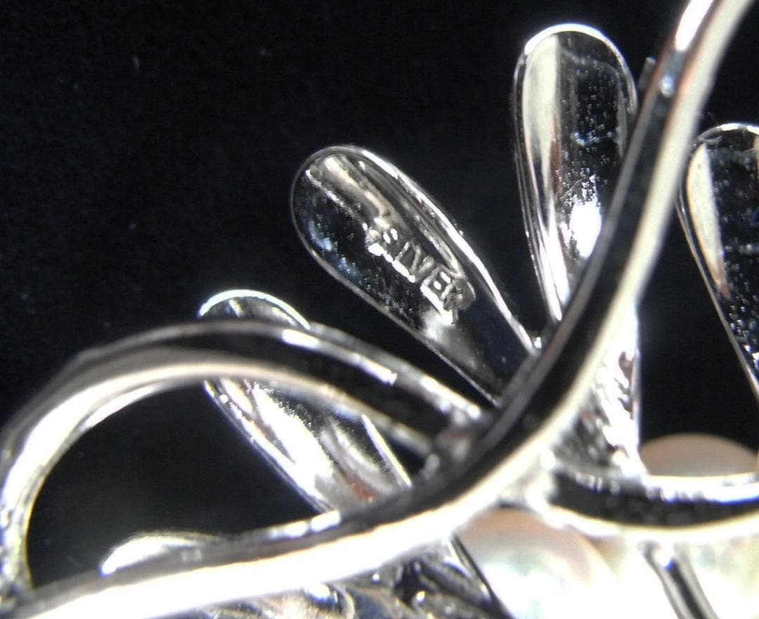 Moon★925シルバー(銀製)★本真珠ブローチ（アコヤ真珠)１０粒