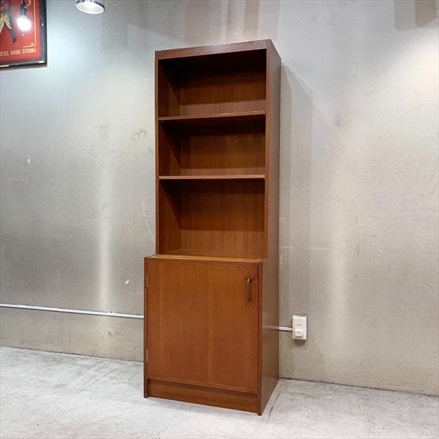 くらげ様■ヴィンテージのチークディスプレイキャビネット（扉収納）