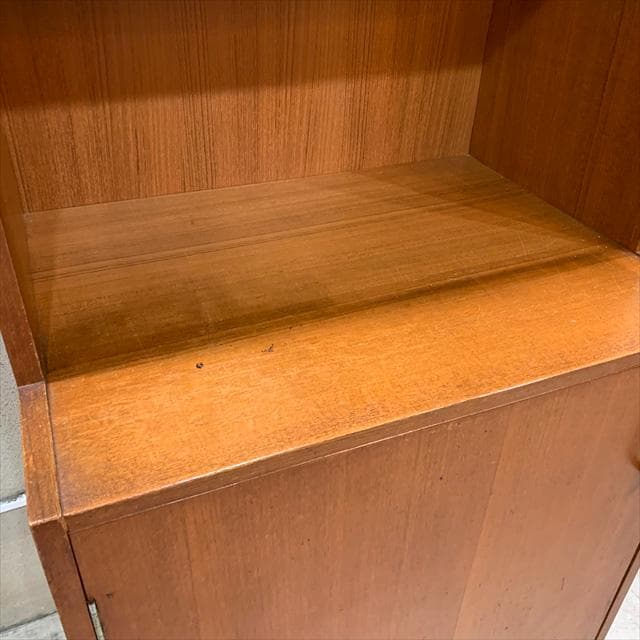 くらげ様■ヴィンテージのチークディスプレイキャビネット（扉収納）