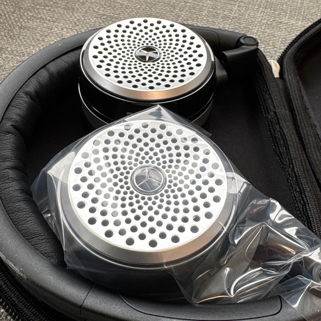 メルセデス・ベンツ ヘッドフォン ケース付き