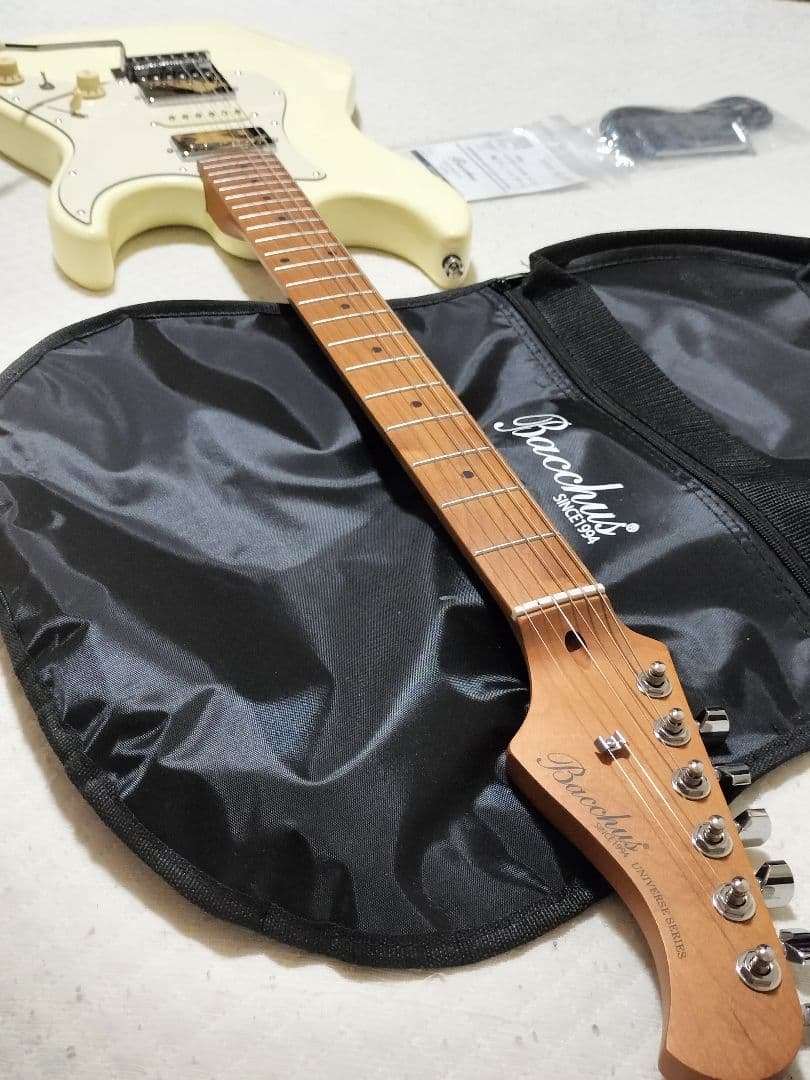 Bacchus バッカス ストラトキャスター HSH ケース 付き ほぼ新品