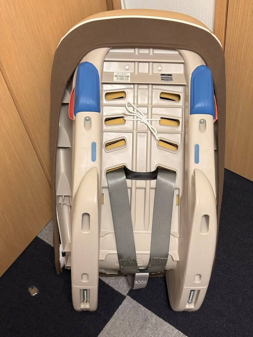 中古 コンビ fugebaby シートベルト固定 チャイルドシート