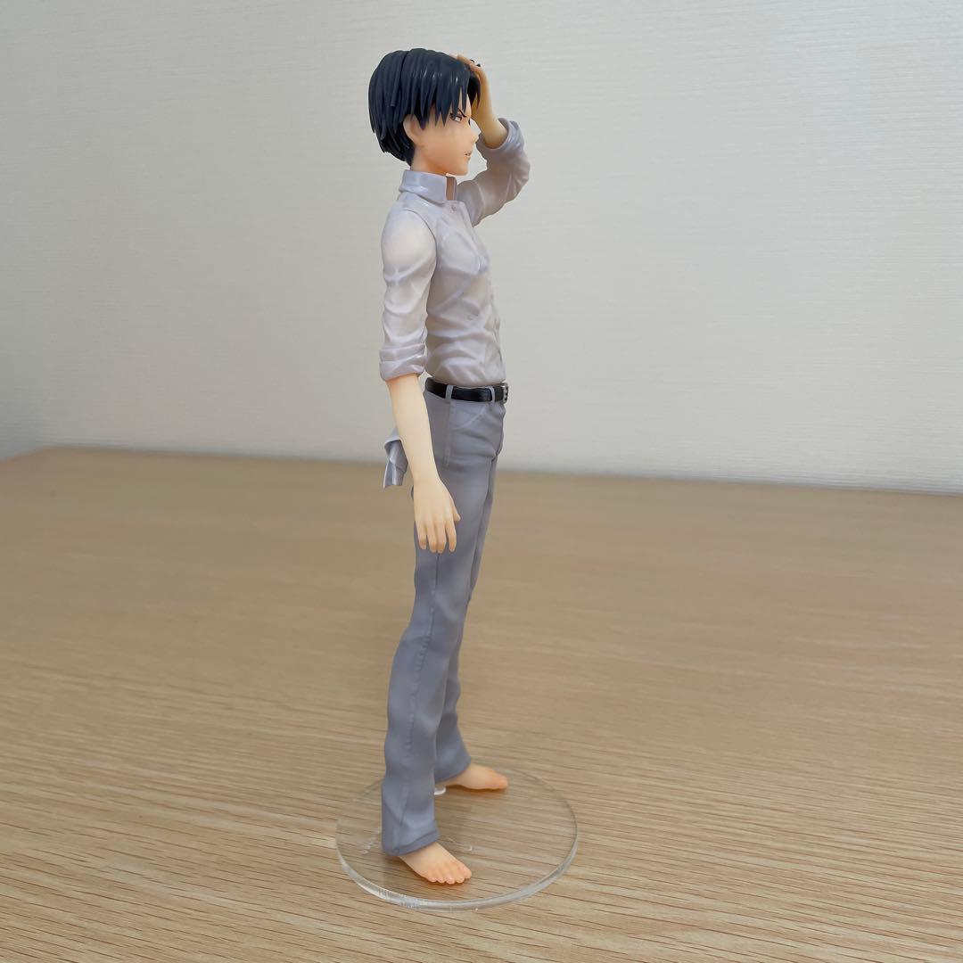 【ジャンク】リヴァイ 進撃の巨人 1/8 完成品フィギュア アプリコットブロッサ