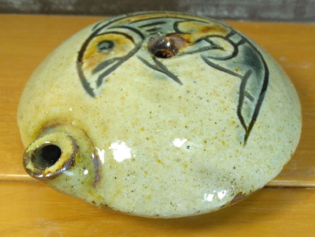 人間国宝 金城次郎 壷屋焼水滴 栞 共箱 美品 壺屋焼 魚紋水滴 やちむん