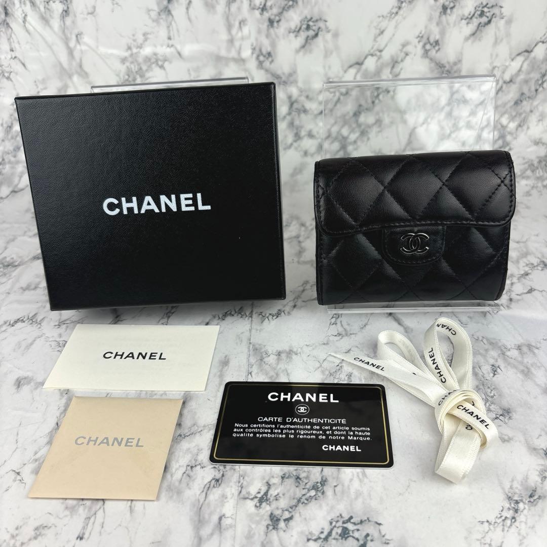 74 CHANEL ケース　マトラッセ　ラムスキン
