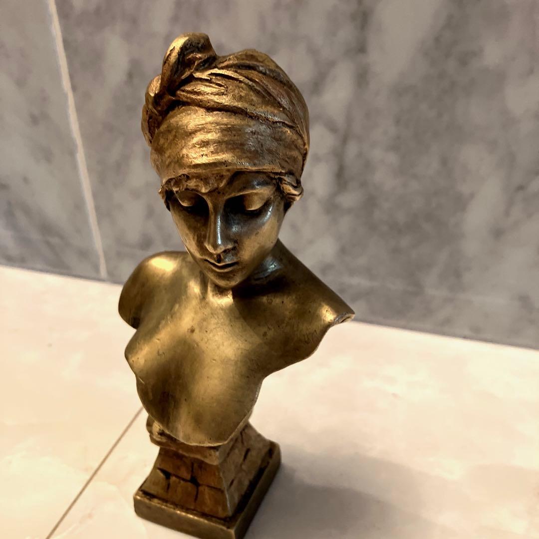 フランスEmmanuel Villanisどの角度でも美しい女性像JAVOTTE