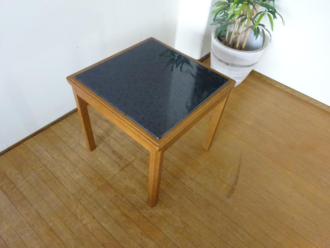 karimoku/カリモク　樹脂天板　サイドテーブル　ナイトテーブル　花台