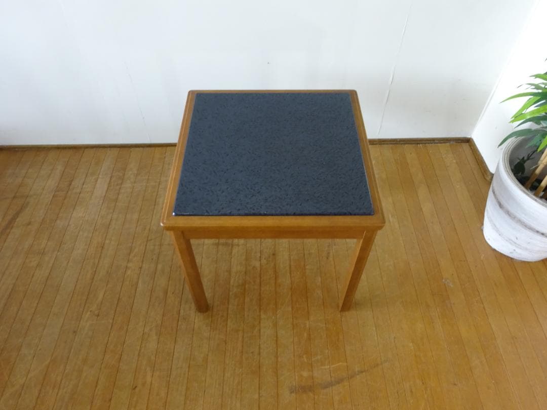 karimoku/カリモク　樹脂天板　サイドテーブル　ナイトテーブル　花台