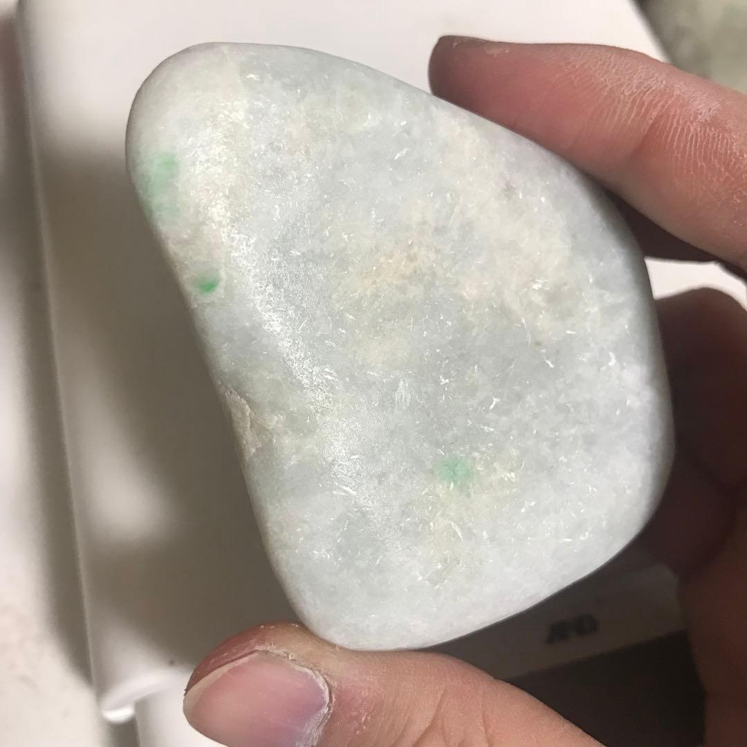糸魚川翡翠　高透過　白アップルグリーン　大きめ　267g