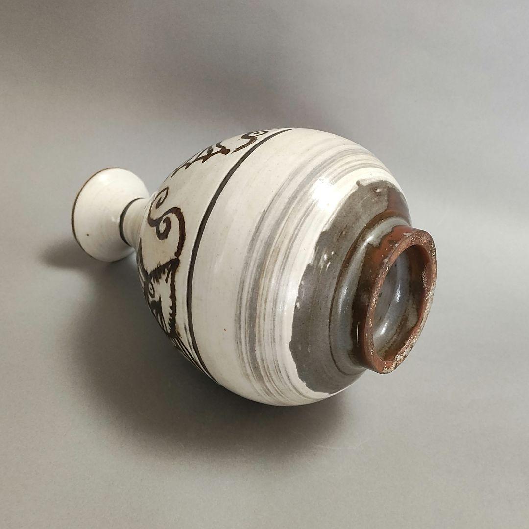 黃圭菫　鶏龍山遊魚文酒瓶　鉄絵徳利　花瓶　花入　李朝