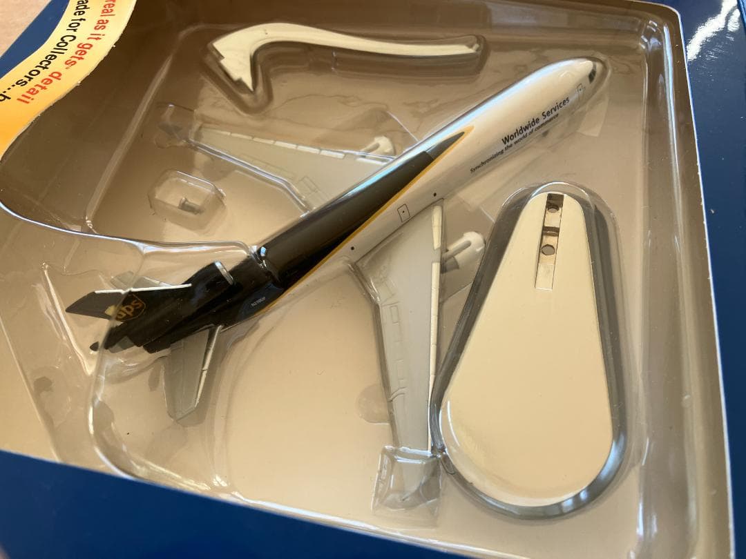 貨物機模型　UPS　MD-11F　1/400　　　　　く