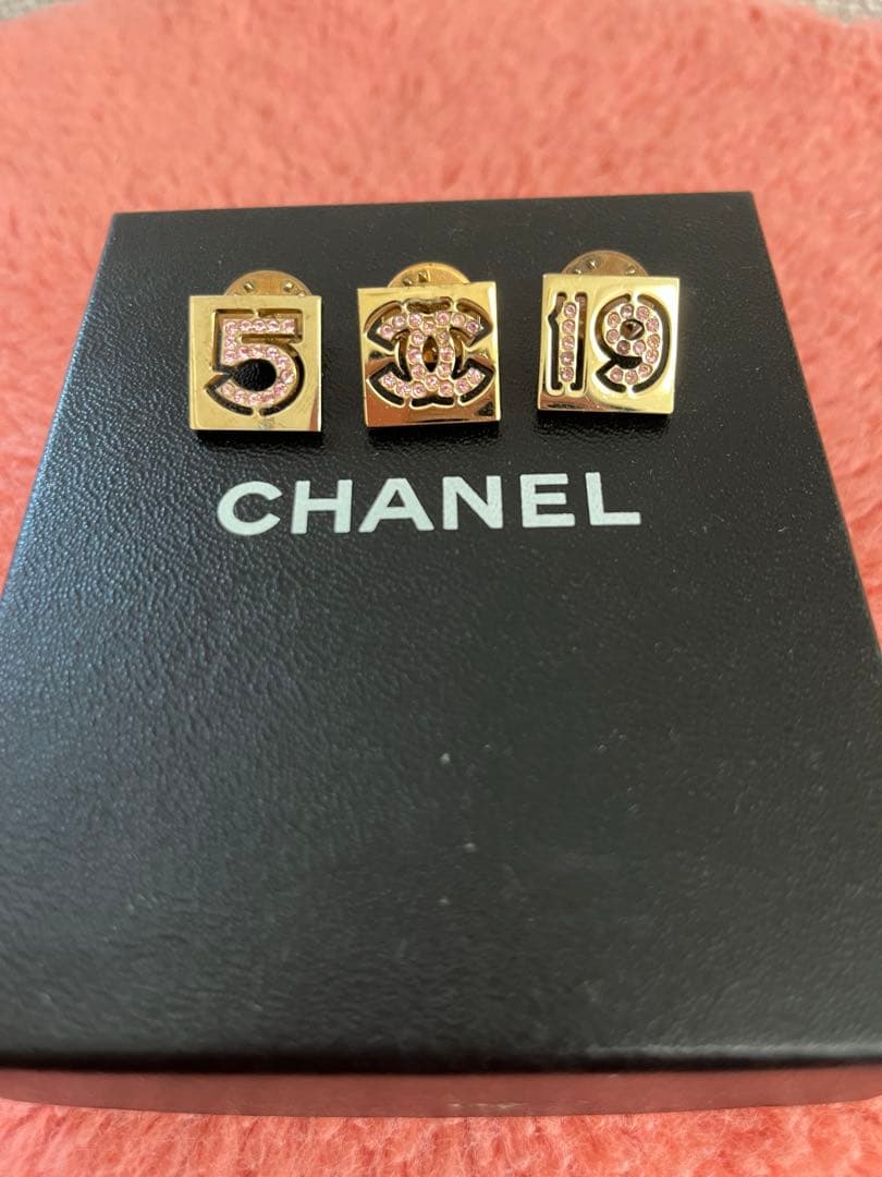 ssimmttong⭐︎正規品CHANEL ピンバッチ３点セット